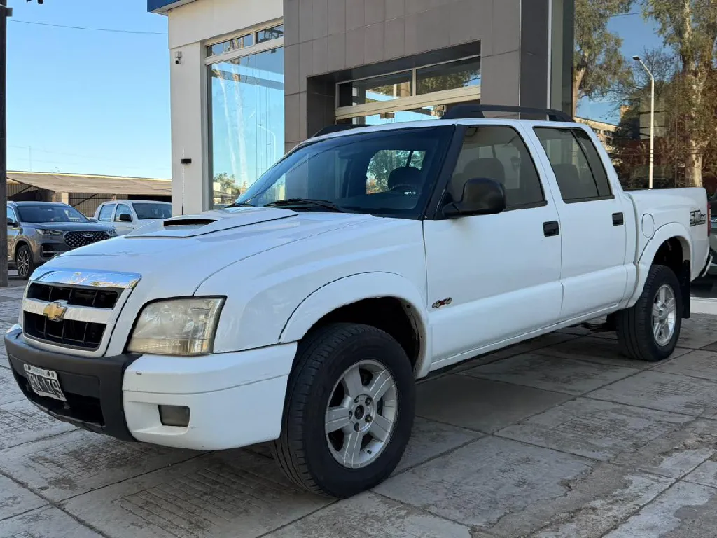 CHEVROLET S-10 DC DLX 4X4