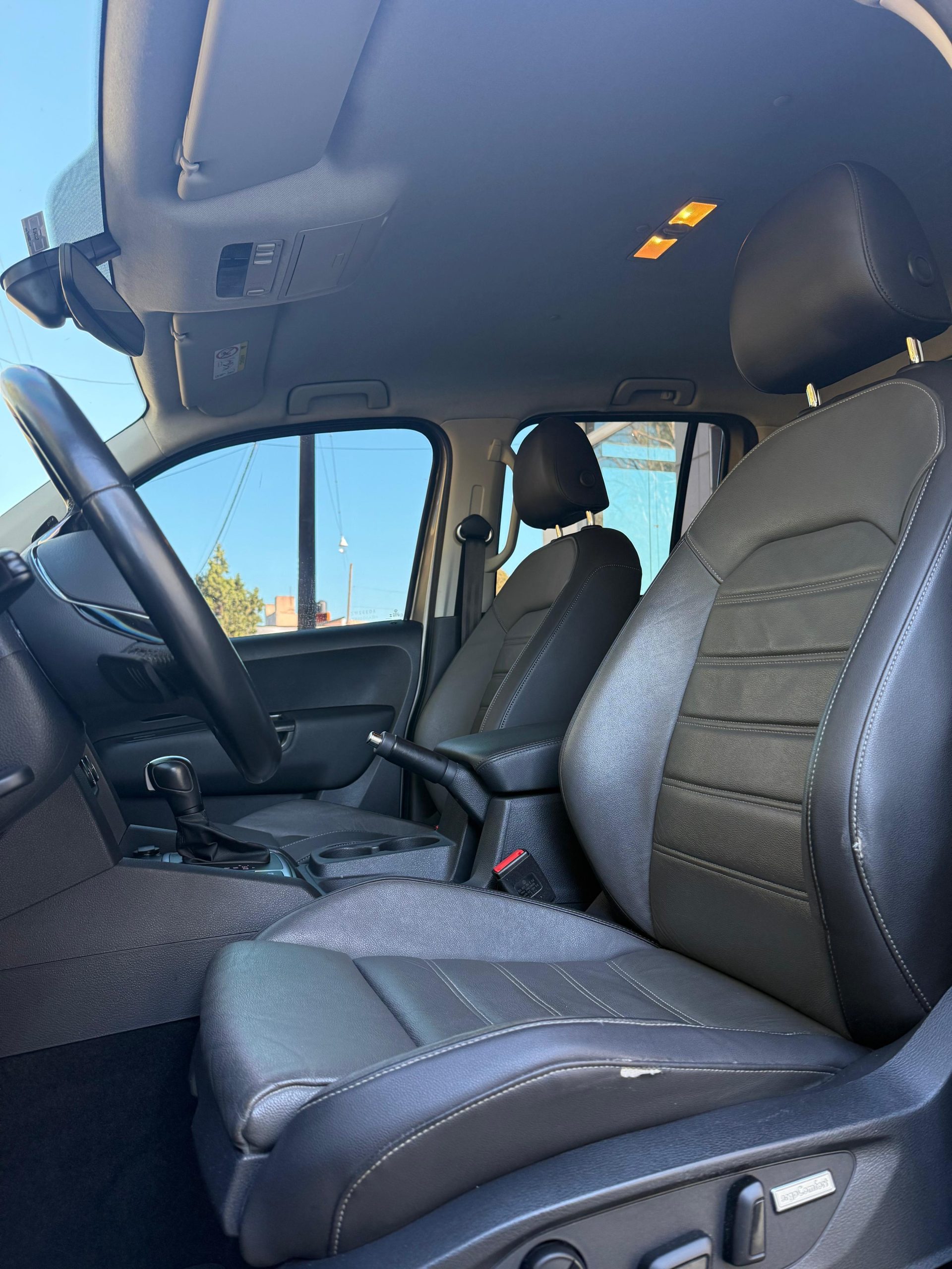 VOLKSWAGEN AMAROK HIGHLINE PK 4X4 AT 180 CV - Imagen 8