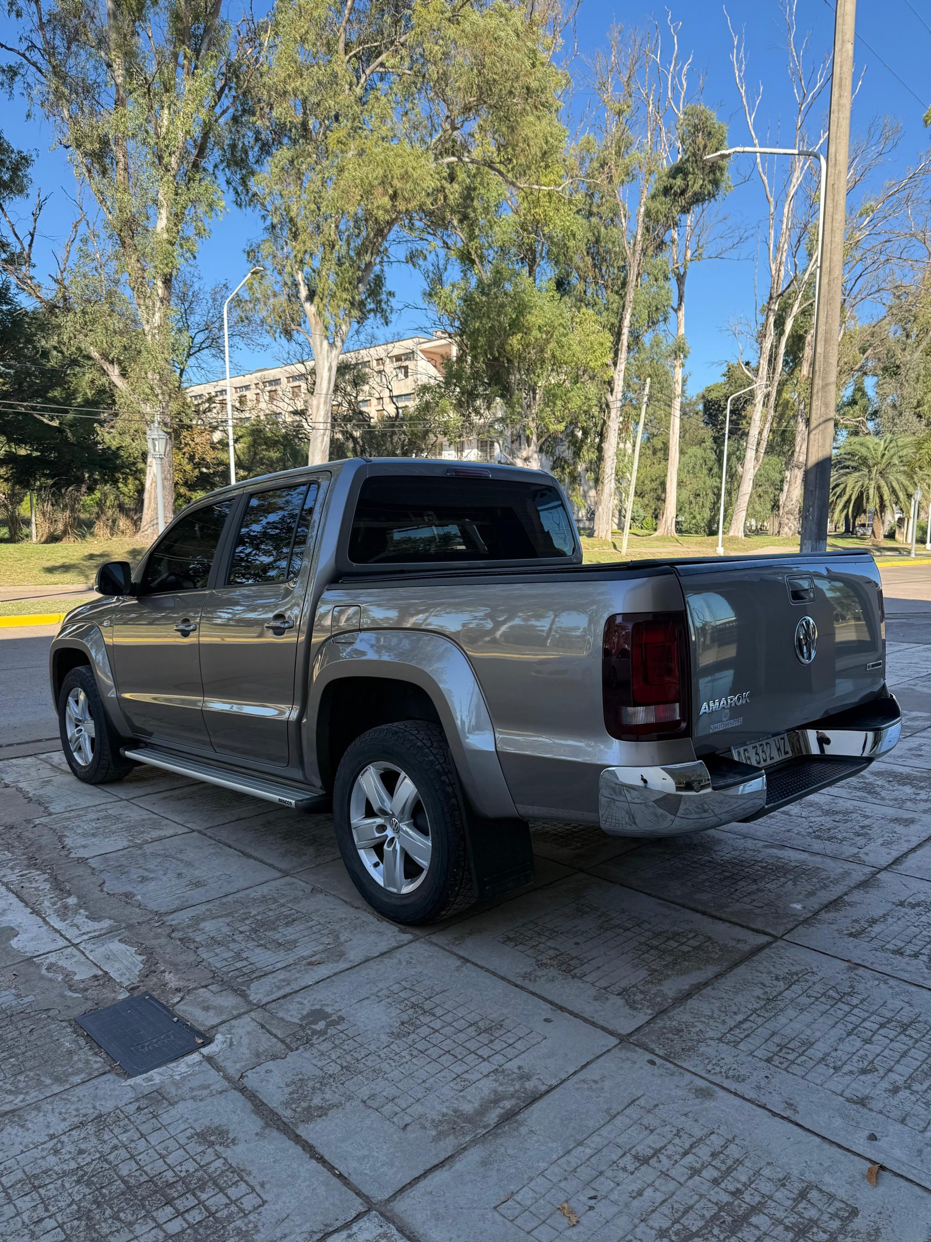 VOLKSWAGEN AMAROK HIGHLINE PK 4X4 AT 180 CV - Imagen 4