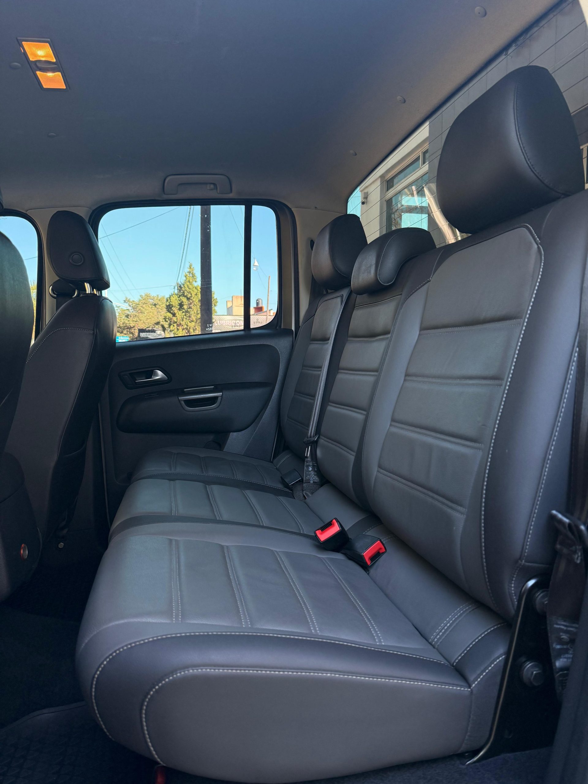 VOLKSWAGEN AMAROK HIGHLINE PK 4X4 AT 180 CV - Imagen 9