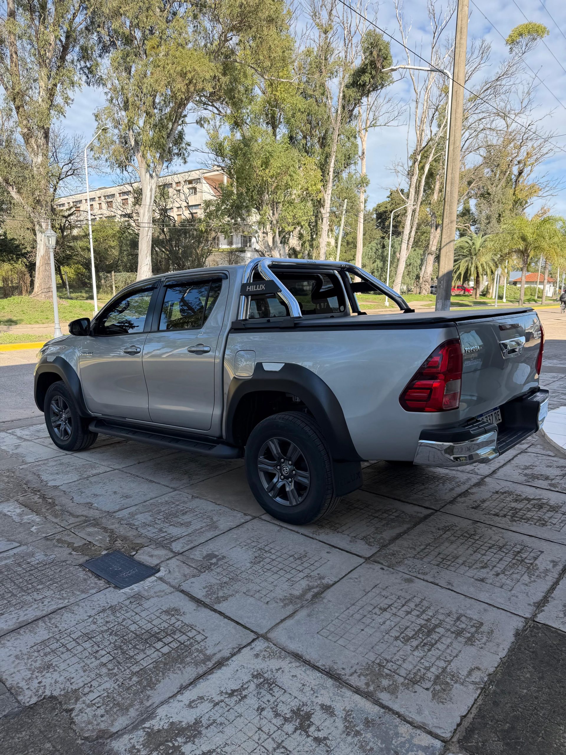TOYOTA HILUX DC SR AT 4X2 - Imagen 5