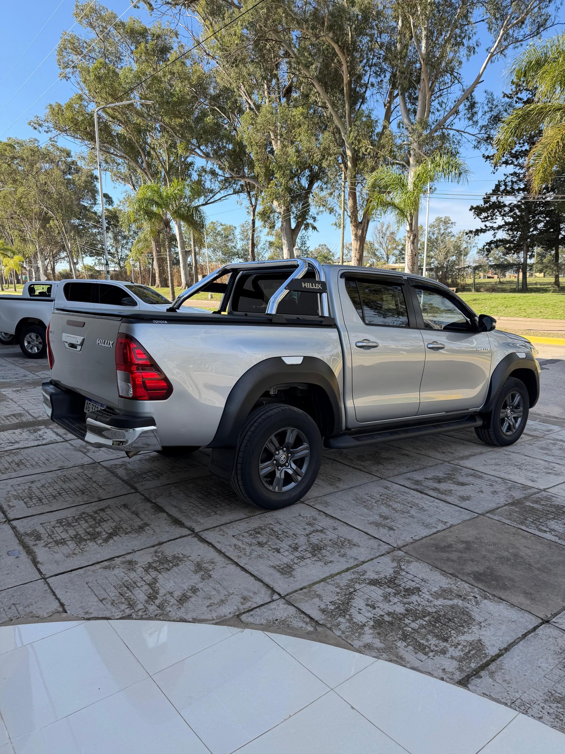 TOYOTA HILUX DC SR AT 4X2 - Imagen 4